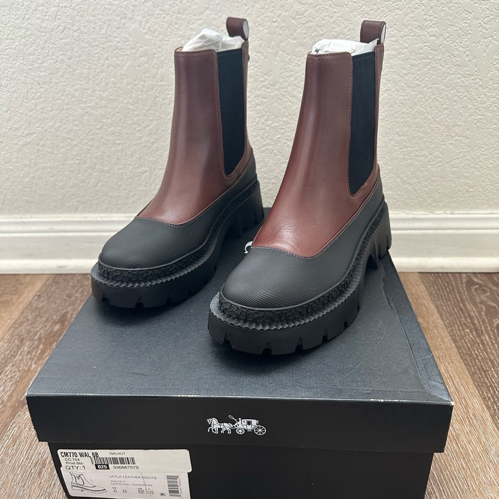 COACH JAYLA LEATHER BOOTIE SIZE 6